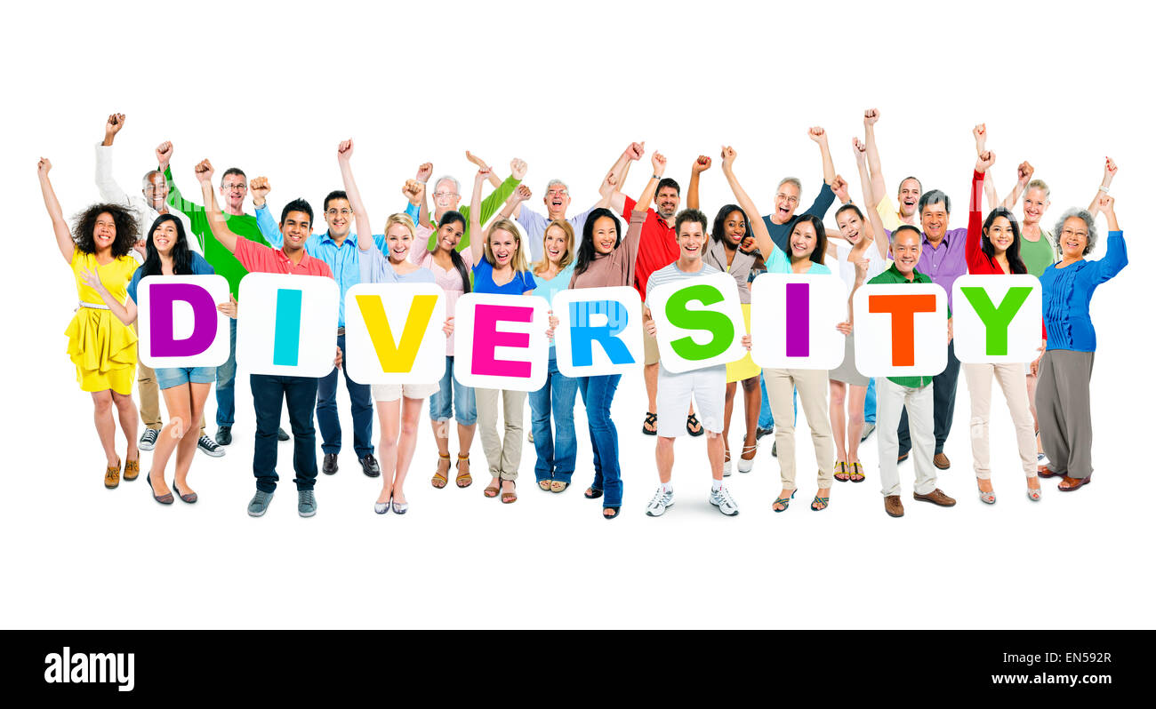 Multi-gruppo etnico braccia tese persone azienda cartoni formando la diversità. Foto Stock