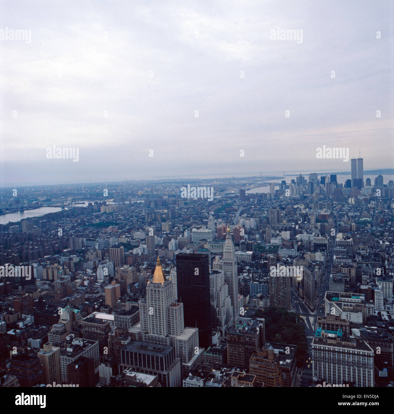 Die von dello Skyline di Manhattan, New York, New York, Stati Uniti d'America 1980er Jahre. Lo skyline di Manhattan, New York, New York, Stati Uniti d'America 198 Foto Stock