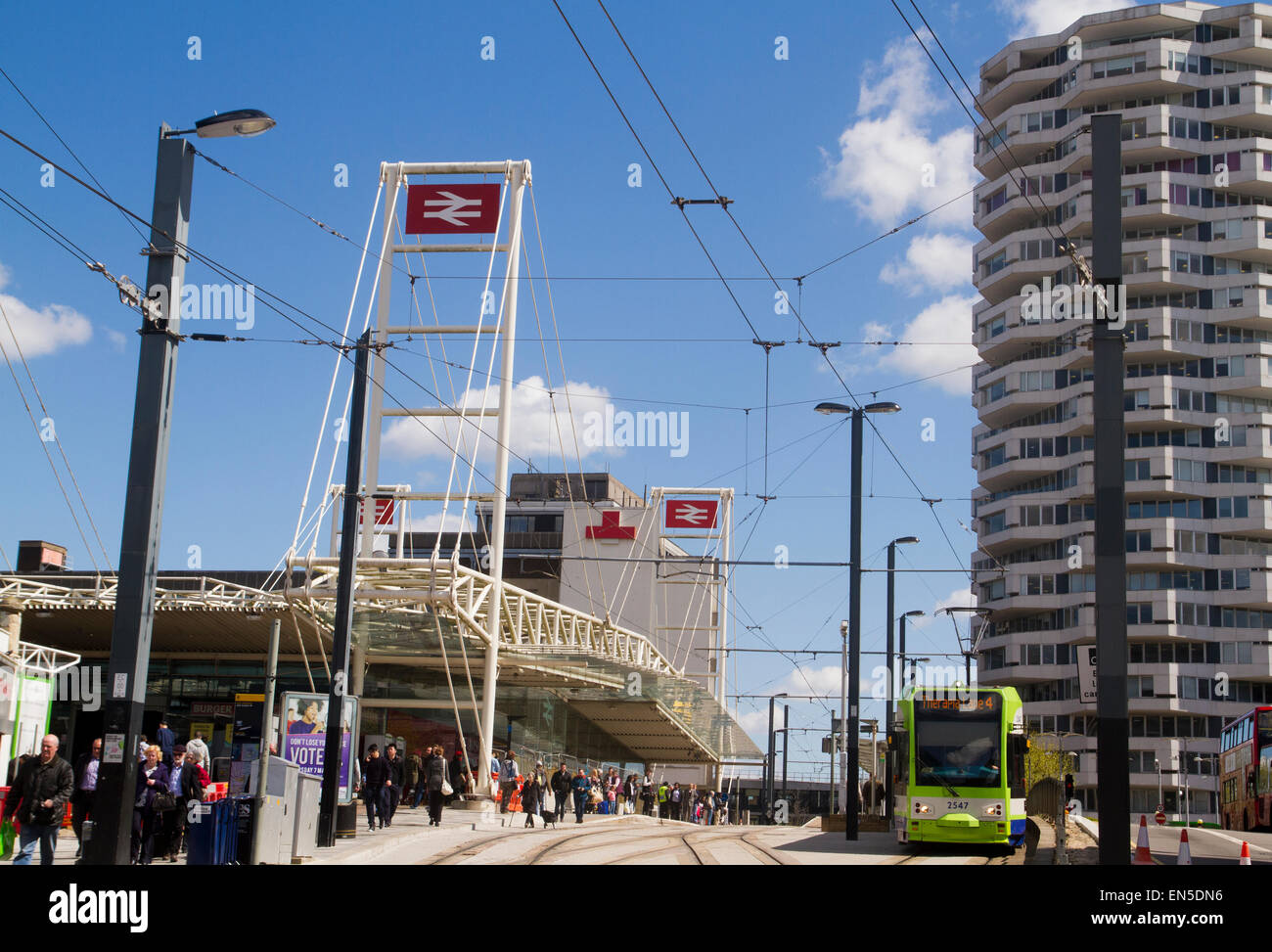 Stazione dei treni di East Croydon e fermata del tram Croydon Greater London Regno Unito Foto Stock