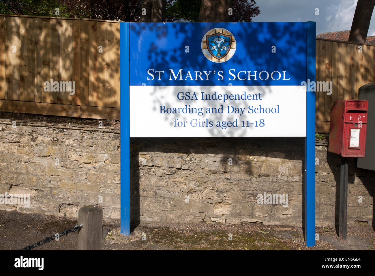 Segno per St Mary's ragazze Scuola, Calne, Wiltshire, Inghilterra, Regno Unito Foto Stock