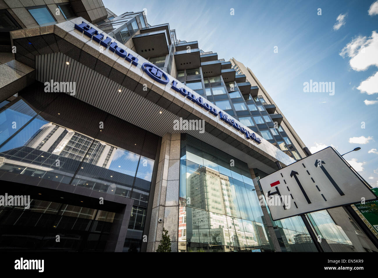 Londra, Regno Unito. 28 Aprile, 2015. Protesta dei lavoratori al di fuori di Hilton Metropole Hotel Credito: Guy Corbishley/Alamy Live News Foto Stock