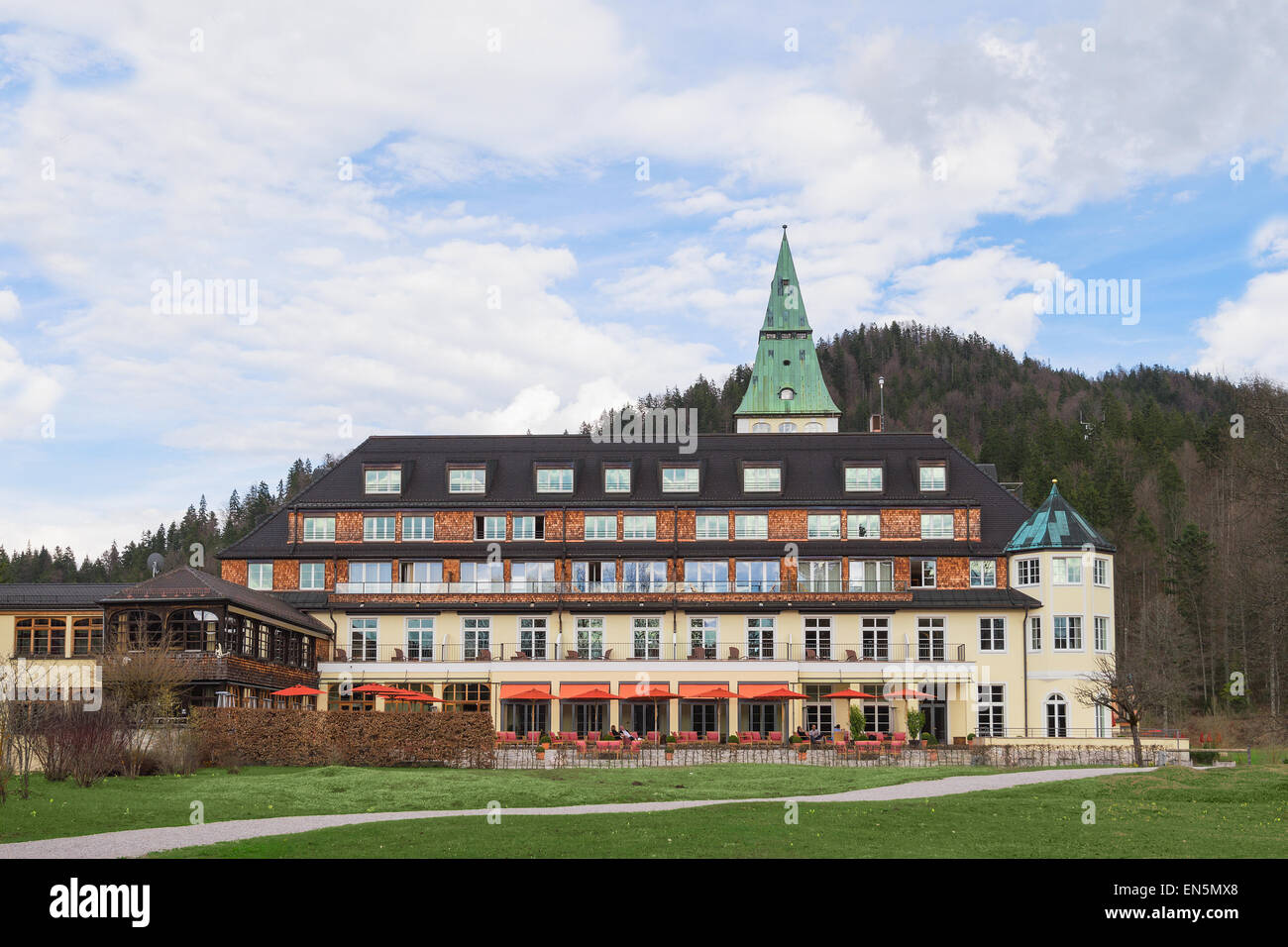 Nel cortile dell'hotel Schloss Elmau. La quarantunesima conferenza dei G7 Summit si terrà in questi residence di lusso su giugno 7-8, 2015. Foto Stock