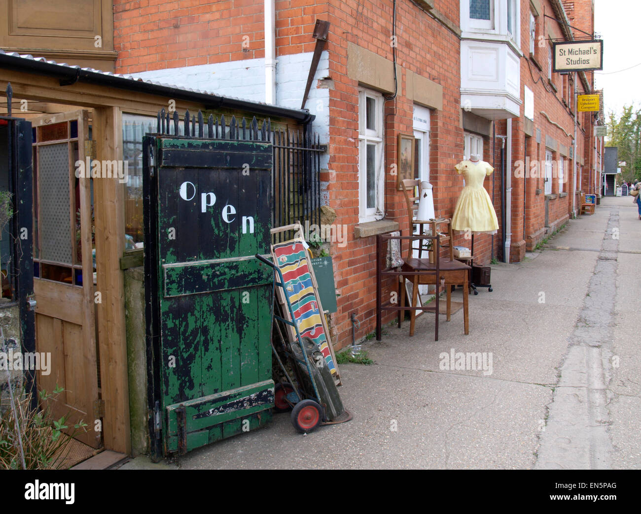 Vintage e negozi di antiquariato, Bridport, Dorset, Regno Unito Foto Stock