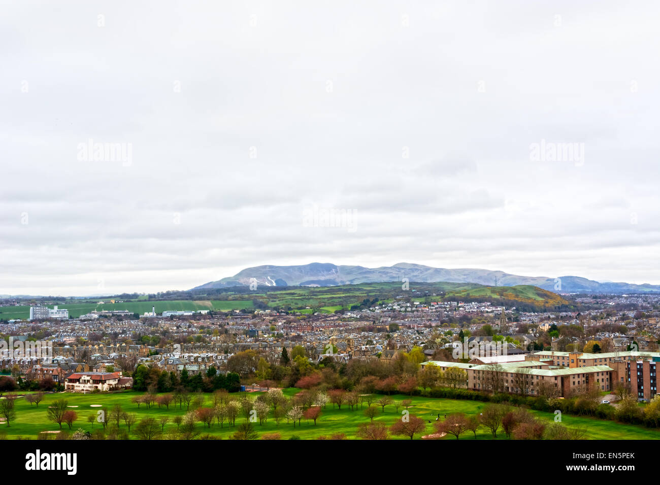 Edinburgh City come vista da Holyrood Park Foto Stock