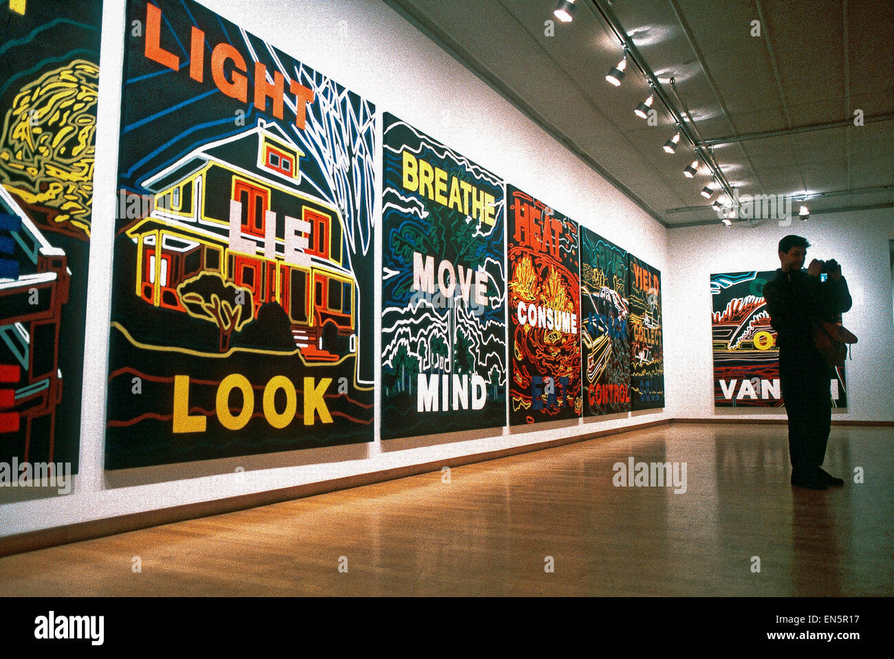 New York City, NY, USA, People Inside Modern Paintings Art Gallery di Soho, Les Levine Painting Expo. in mostra, grafica modernista Foto Stock