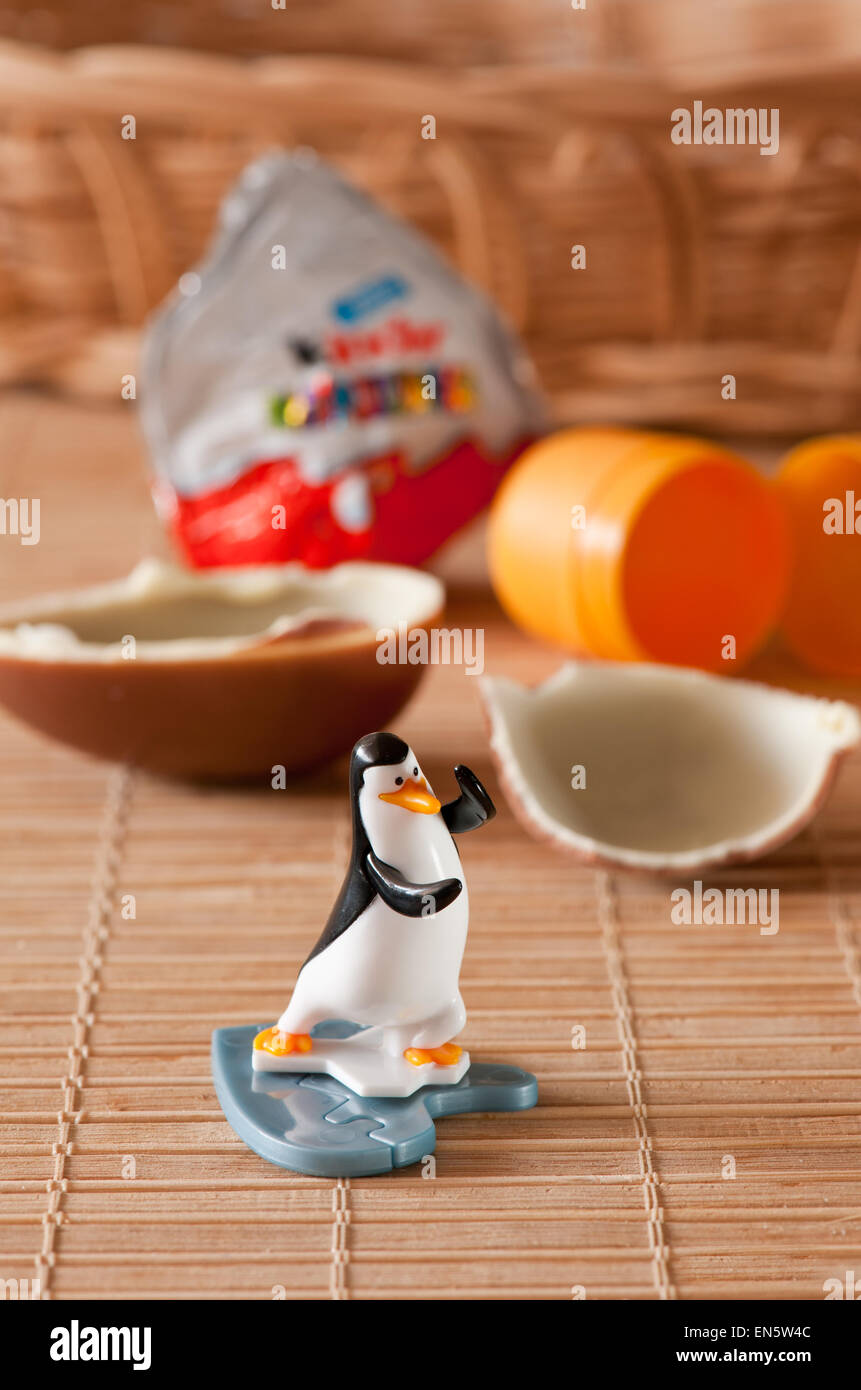 Kinder sorpresa giocattolo dei pinguini Foto Stock