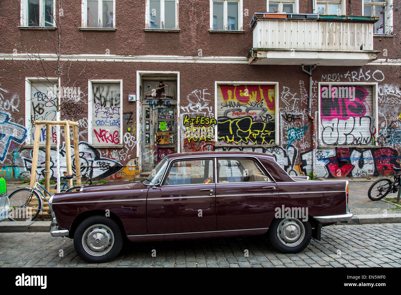 Berlino, graffiti sulle case, quartiere Friedrichshain, Foto Stock