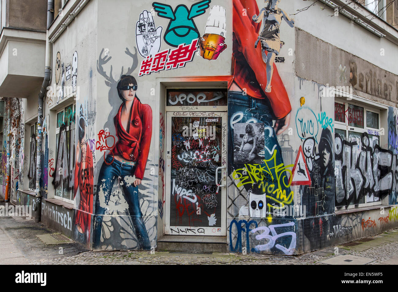 Berlino, graffiti sulle case, quartiere Friedrichshain, Foto Stock