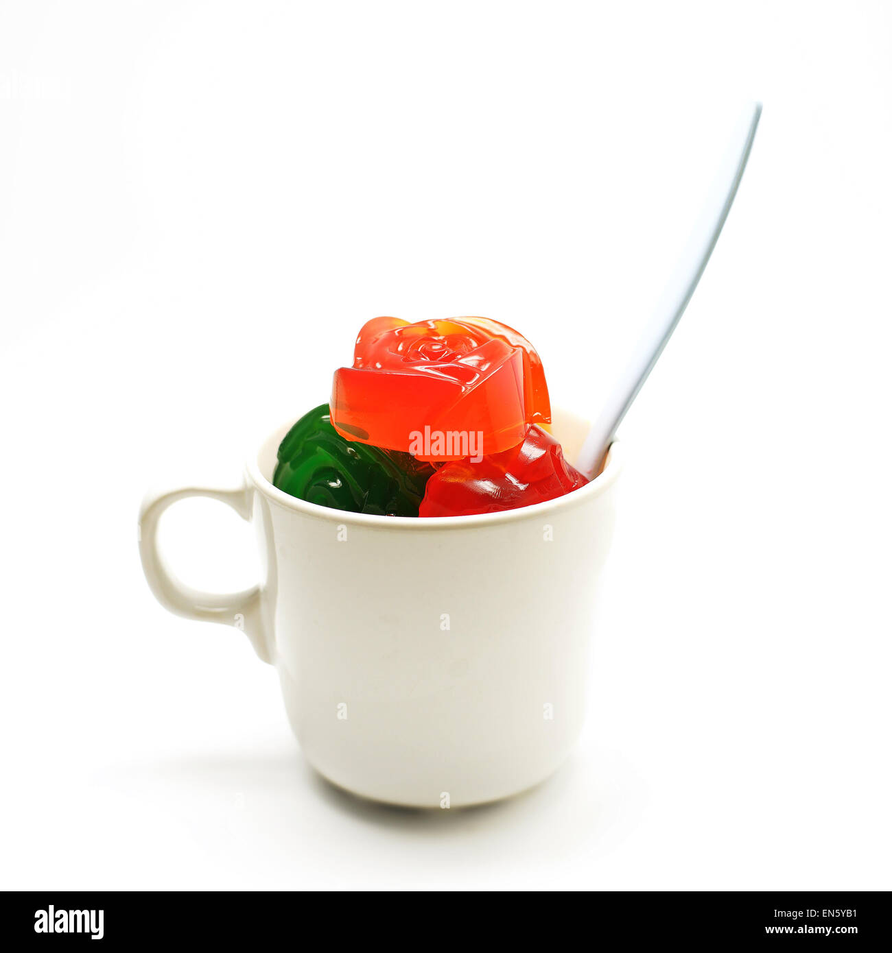 Gelatina colorata o jelly dessert isolati su sfondo bianco Foto Stock