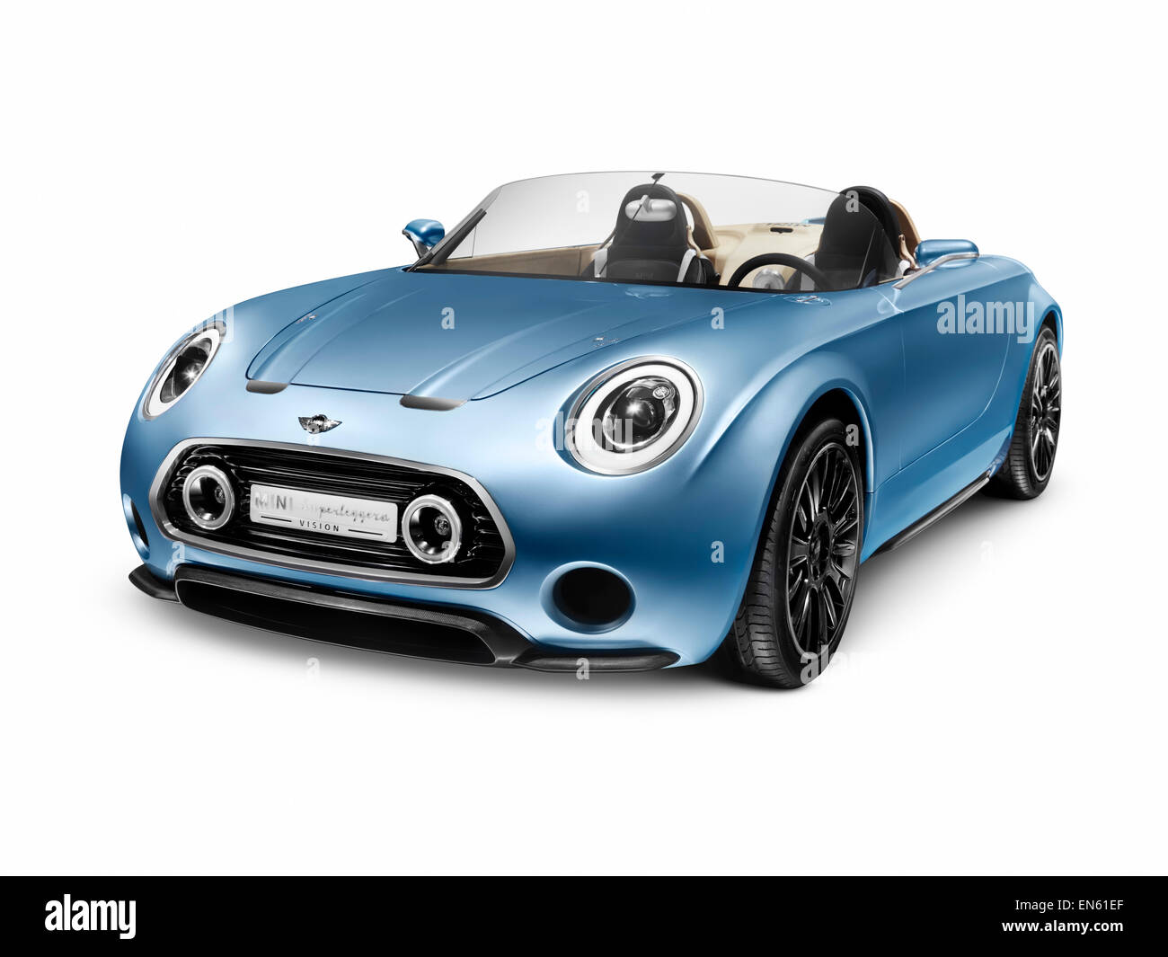 Licenza disponibile su MaximImages.com - 2015 MINI Superleggera Vision Roadster compatto concept car inglese-italiano isolato su sfondo bianco con cl Foto Stock