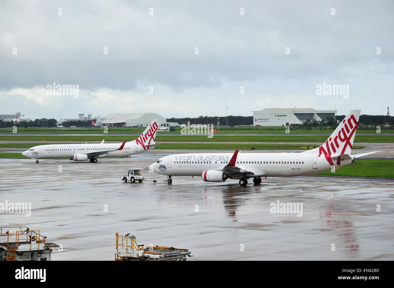 BRISBANE, Australia: 8 marzo: aeroplani di linea commerciali da Virgin Airlines schierate su asfalto su 8-3-2013 presso l'Aeroporto di Brisbane Foto Stock