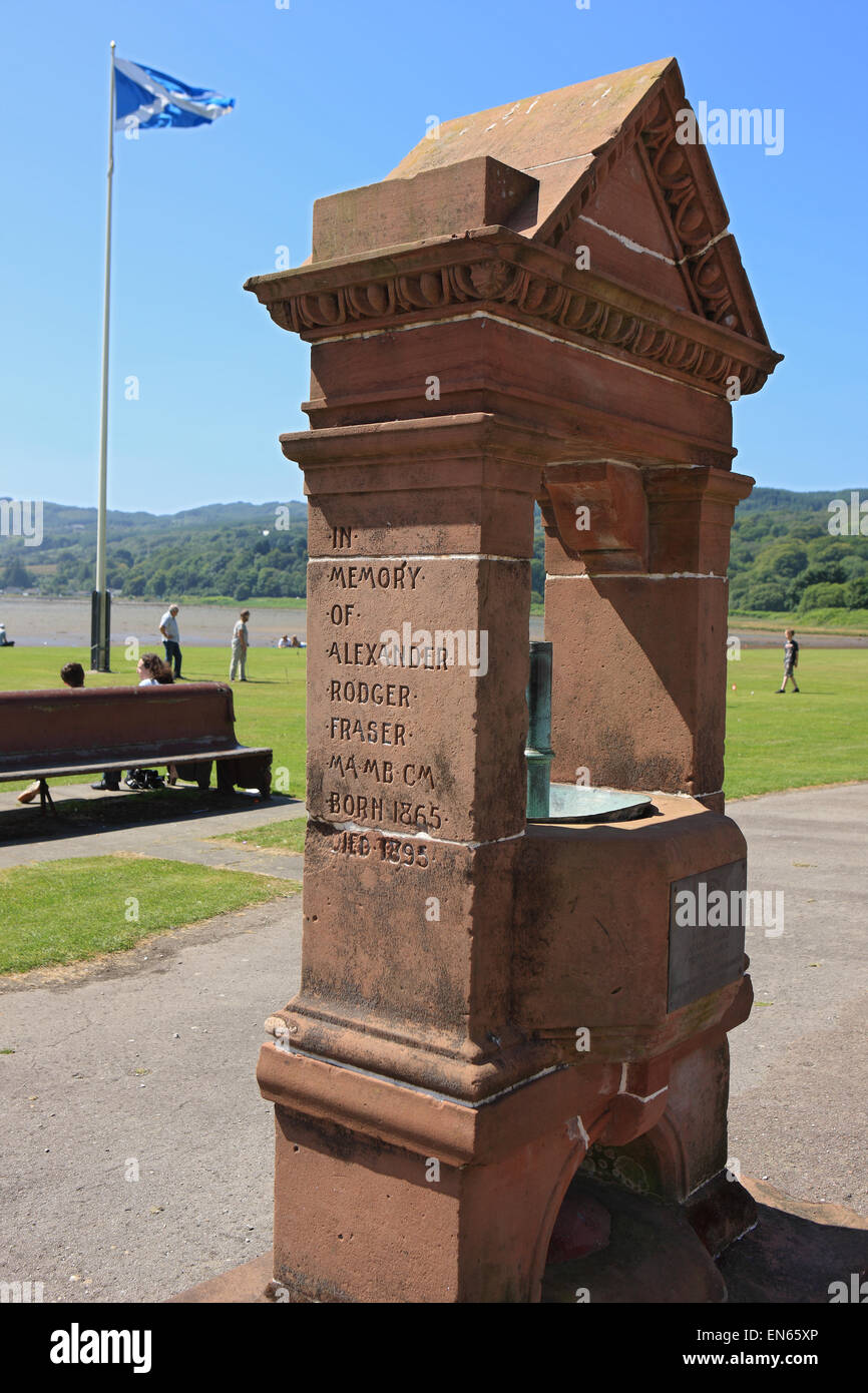 Commemorative fontana di acqua nelle acque ad ovest della Scozia villaggio di Lochgilphead per dr Alexander Rodger Fraser navi chirurgo. Foto Stock