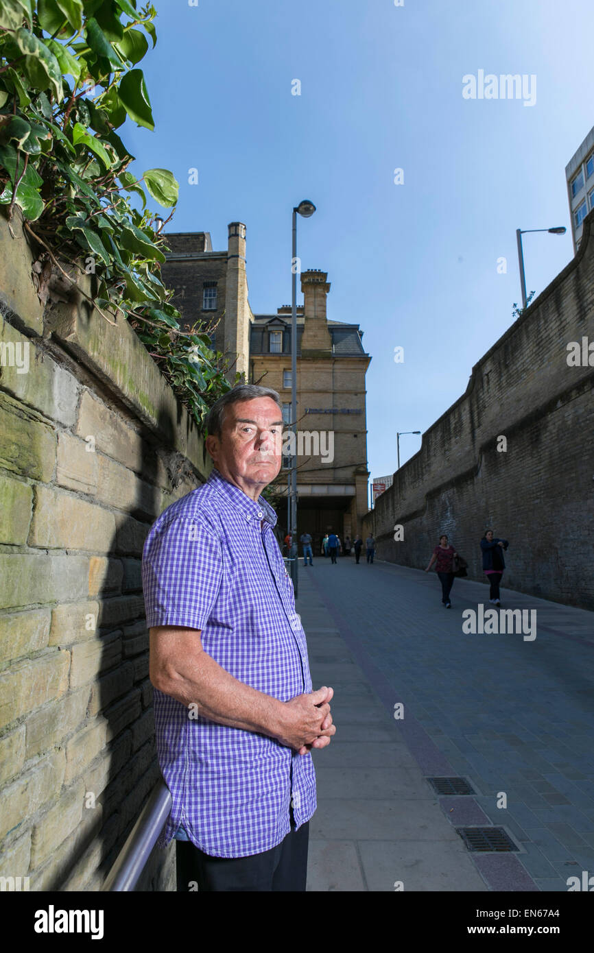 Philip Balmforth che era sul dovere di un ispettore di polizia del giorno sulla valle di Bradford Parade fire. Foto Stock