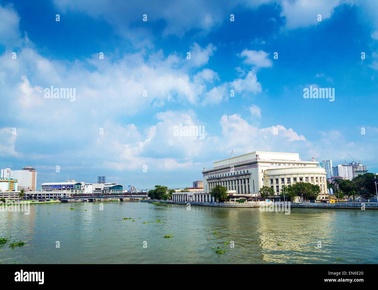 Ufficio postale nazionale e al fiume nel centro città di Manila Filippine Foto Stock