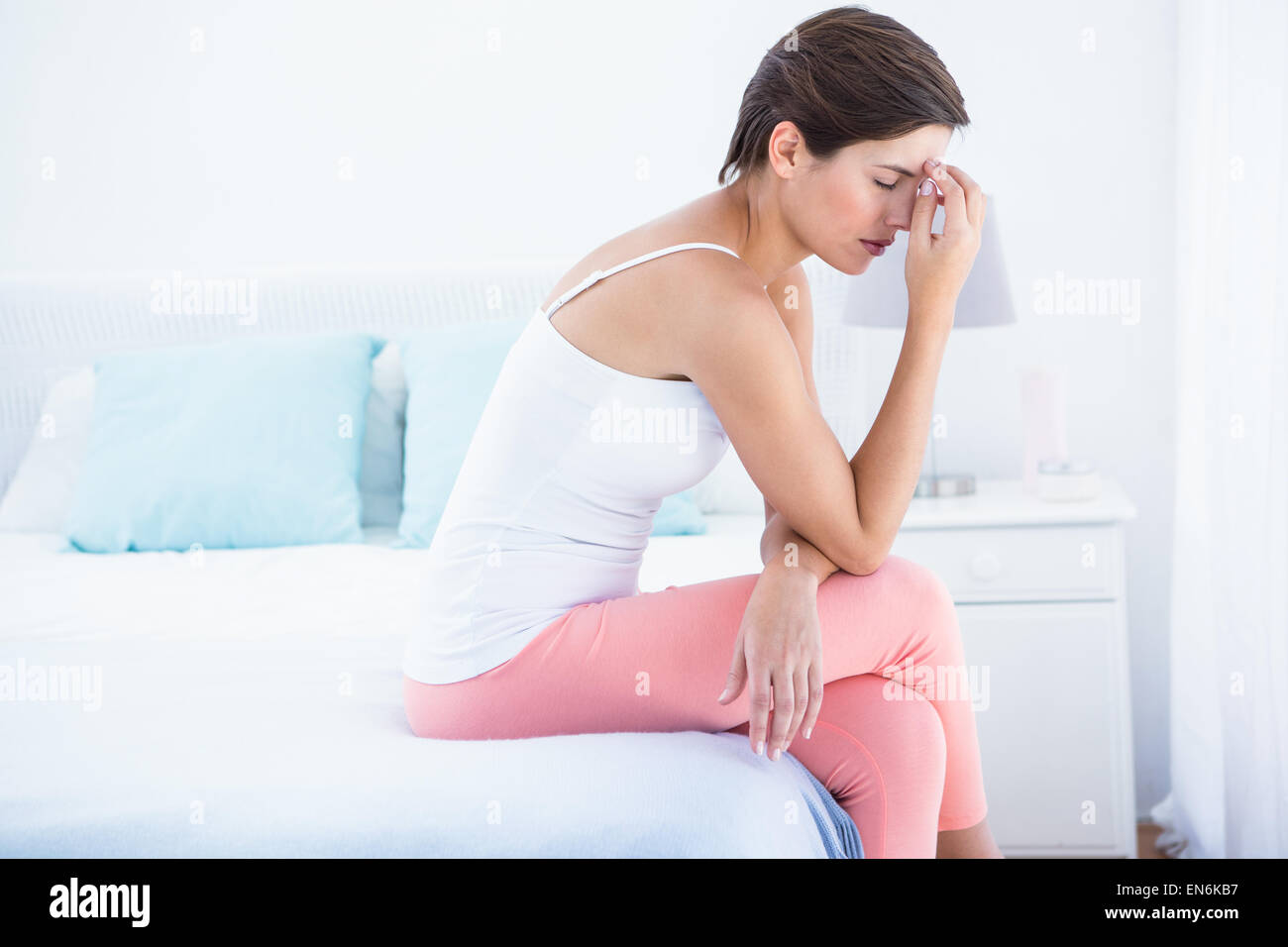 Bella bruna che soffrono di mal di testa Foto Stock