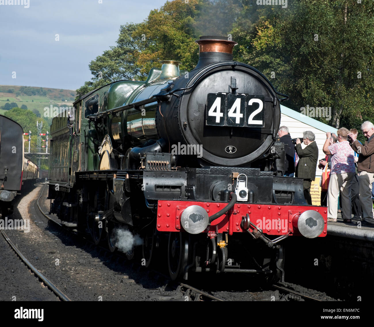 Locomotiva a vapore Nunney Castle at Grosmont Station North Yorkshire Moors Railway NYMR Inghilterra Regno Unito Regno Unito Gran Bretagna Foto Stock