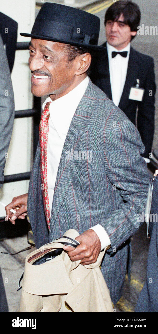 Sammy Davis Jnr arriva presso la Royal Albert Hall per eseguire in concerto il 18 aprile 1989 Foto Stock