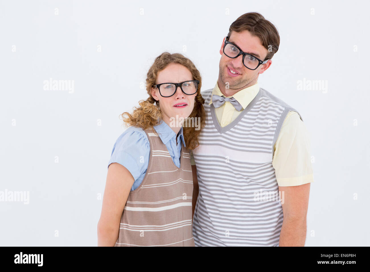 Felice geeky hipster giovane con facce silly Foto Stock