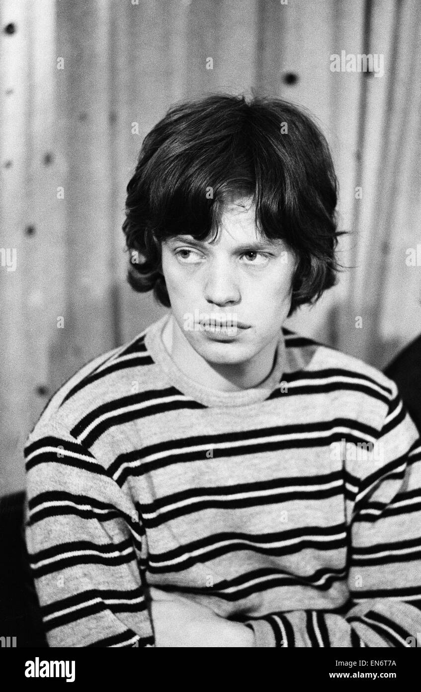 Mick Jagger dei Rolling Stones in studio dopo l incontro con i tifosi su Broadway. 2 Giugno 1964 Foto Stock