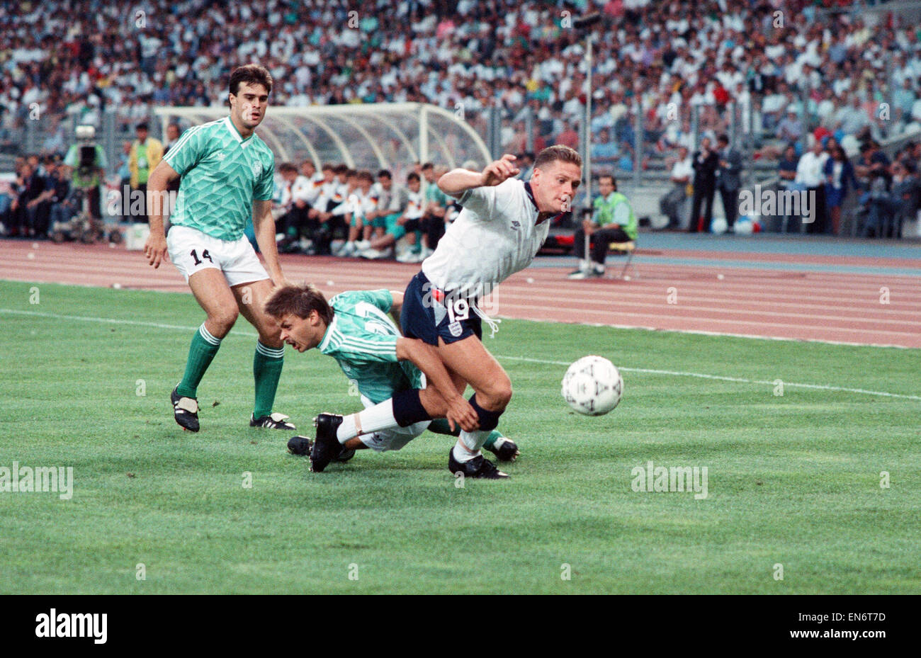 Coppa del Mondo di Calcio 1990 Semi finale corrisponde lo Stadio delle Alpi  di Torino, Italia. Germania Ovest 1 v Inghilterra 1 (Germania Ovest ha  vinto su sanzioni). L'Inghilterra del Paul Gascoigne