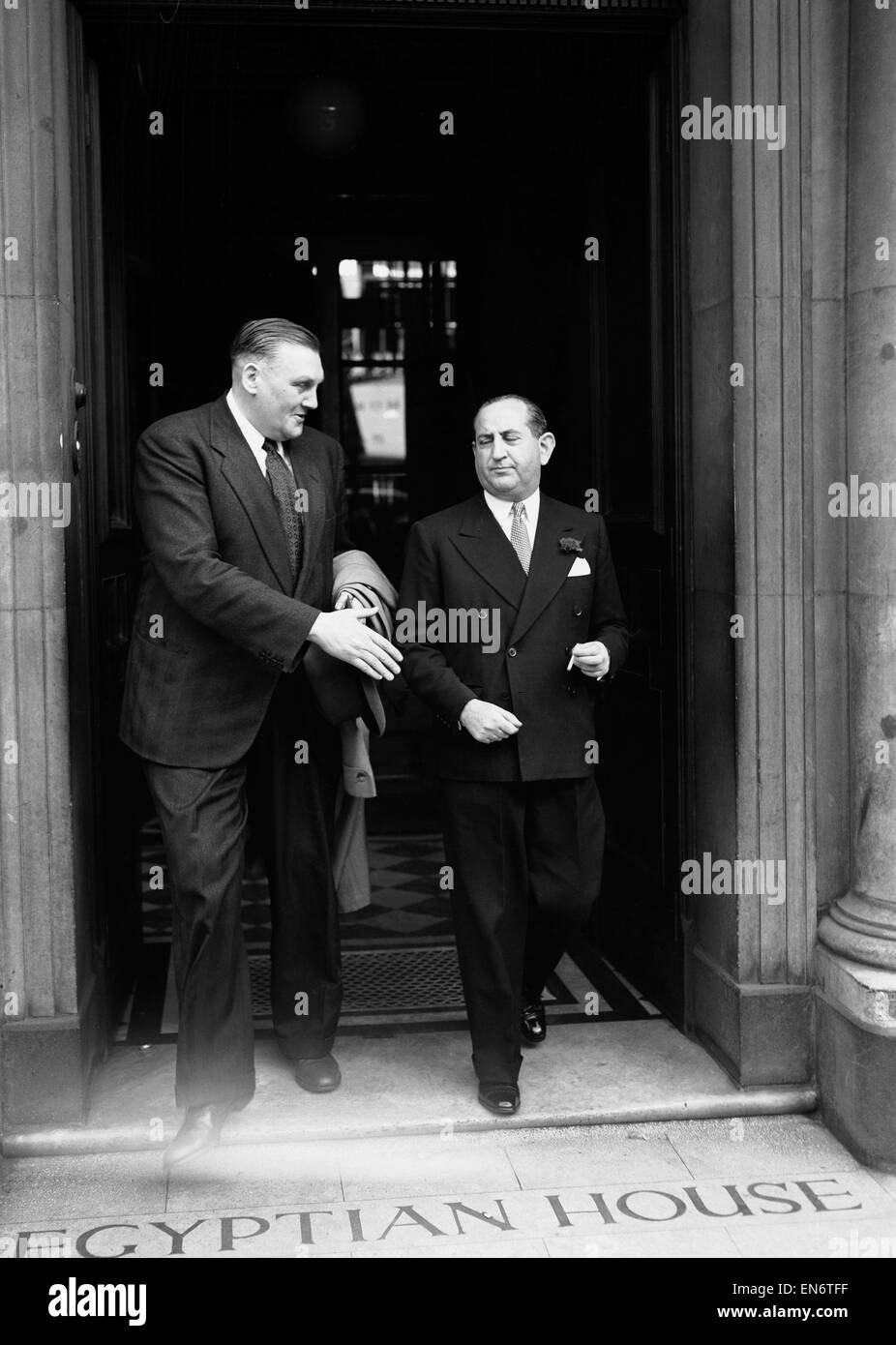 Versione di prova di conpsirators coinvolto in uno scandalo di scommesse dove la gara francese Francasal cavallo è stato sostituito da suoneria Santa Amoro nella Spa la vendita di partecipazioni alla vasca da bagno racecourse nel luglio 1953. Mostra immagine: Uno degli accusati Il Sig. Maurice Williams, registrati Foto Stock