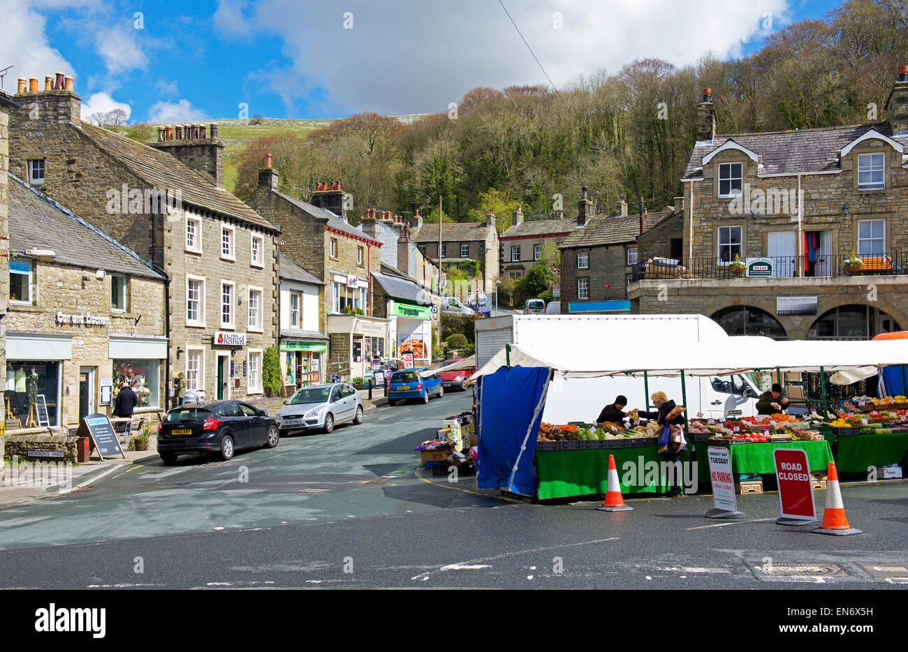 Giorno di mercato a Settle, North Yorkshire, Inghilterra, Regno Unito Foto Stock