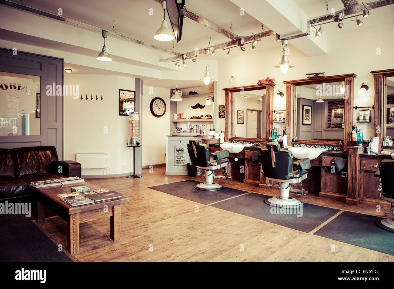 Uomini Barber shop, in stile retrò design interno Foto Stock