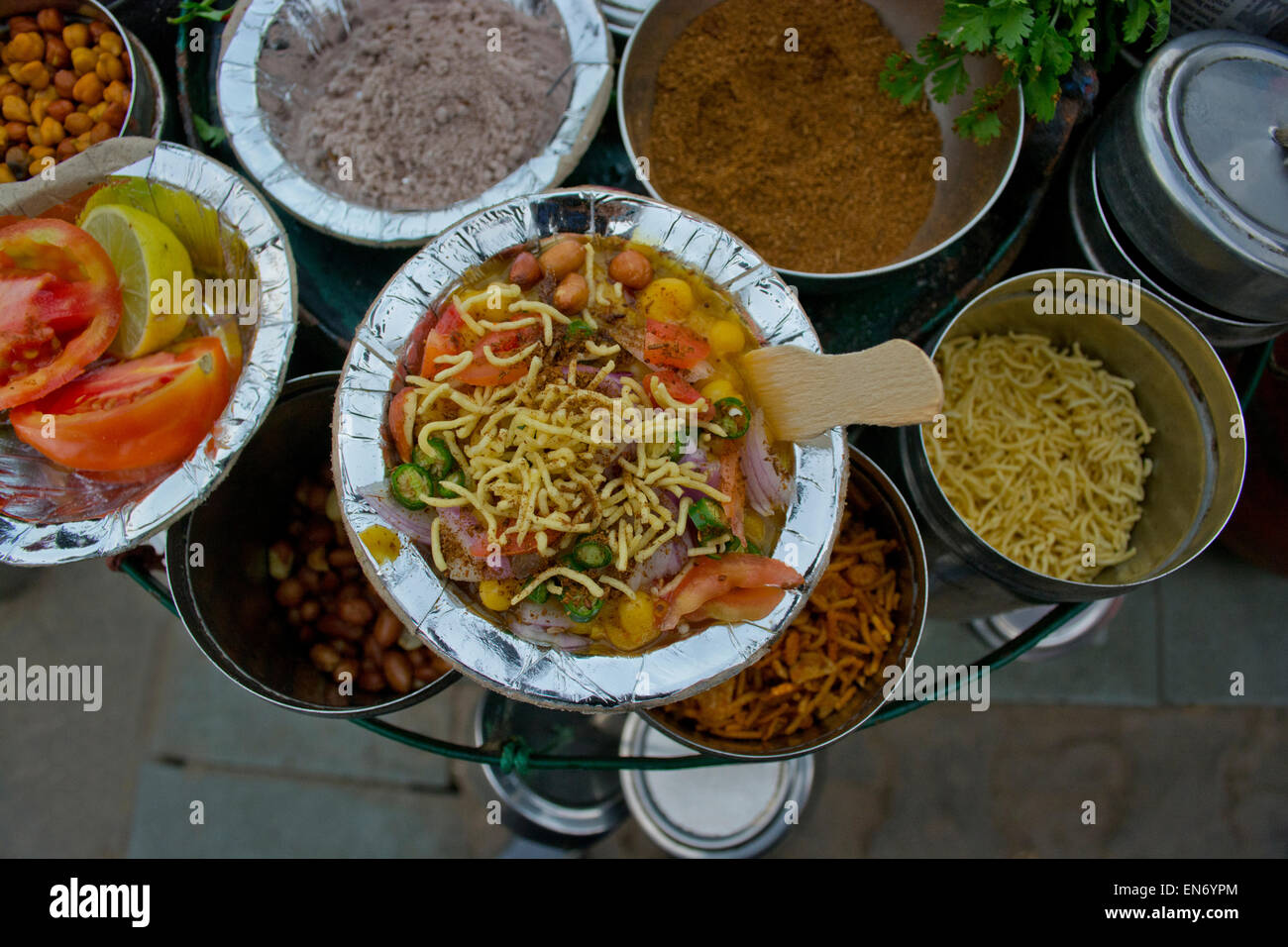 Fornitore Chaat,indiana cibo di strada Foto Stock