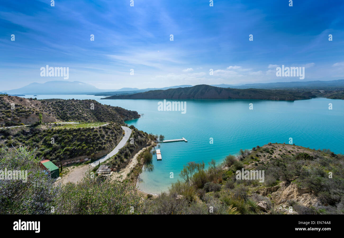 Il lago di Negratin, Sierra de Baza, provincia di Granada, Andalusia, Spagna Foto Stock