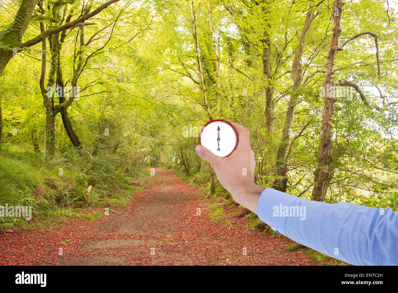 Immagine composita di imprenditore tenendo fuori mano nella presentazione Foto Stock