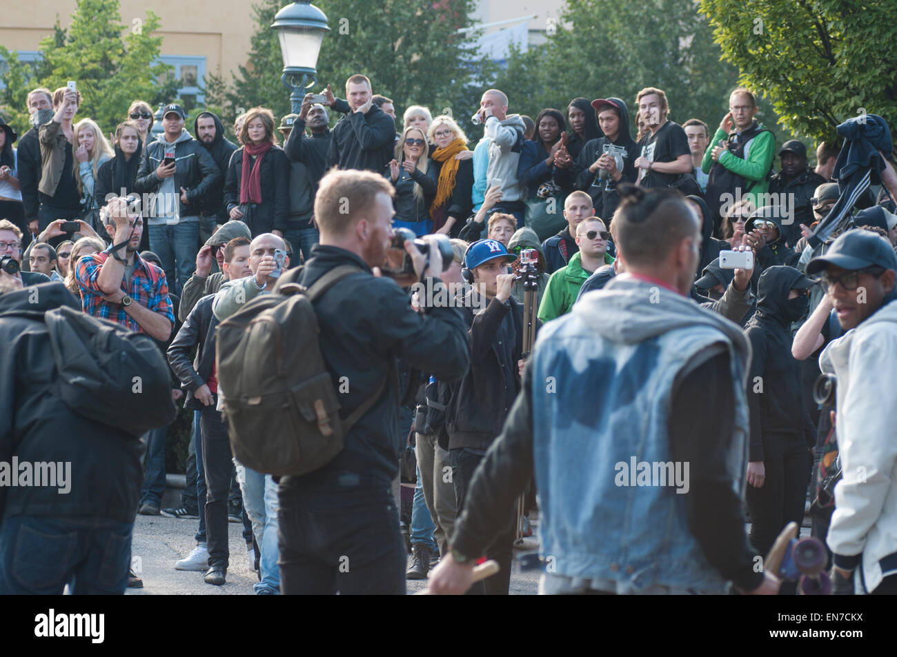 Stoccolma, Svezia, 30 agosto 2014: proteste contro la manifestazione neonazista. Foto Stock