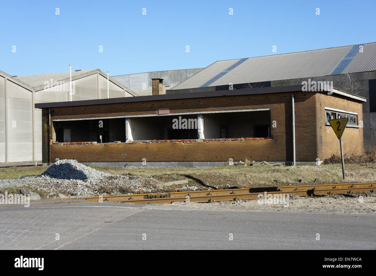 Wilmarsdonksteenweg è una strada situata nel porto di Anversa, uno dei porti più grandi e trafficati d'Europa, che facilita il trasporto e la logistica delle merci in arrivo e in partenza via mare e via terra. Foto Stock