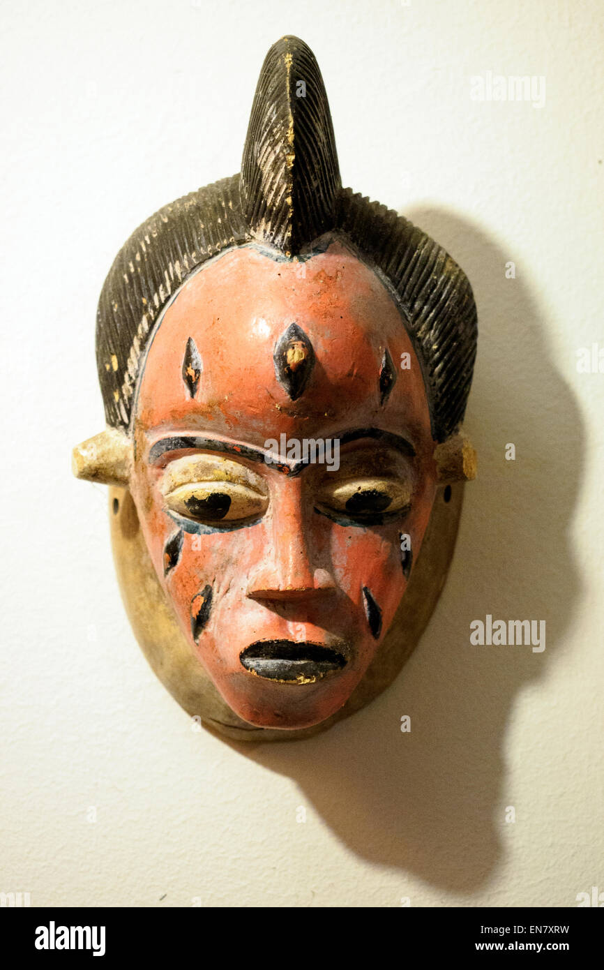 Mascherina africana nel museo del cioccolato - Norma, Italia Foto Stock