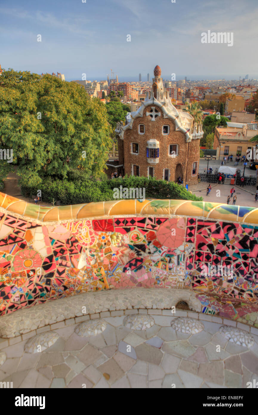 Terrazza del Parco Güell, Barcellona, Spagna Foto Stock