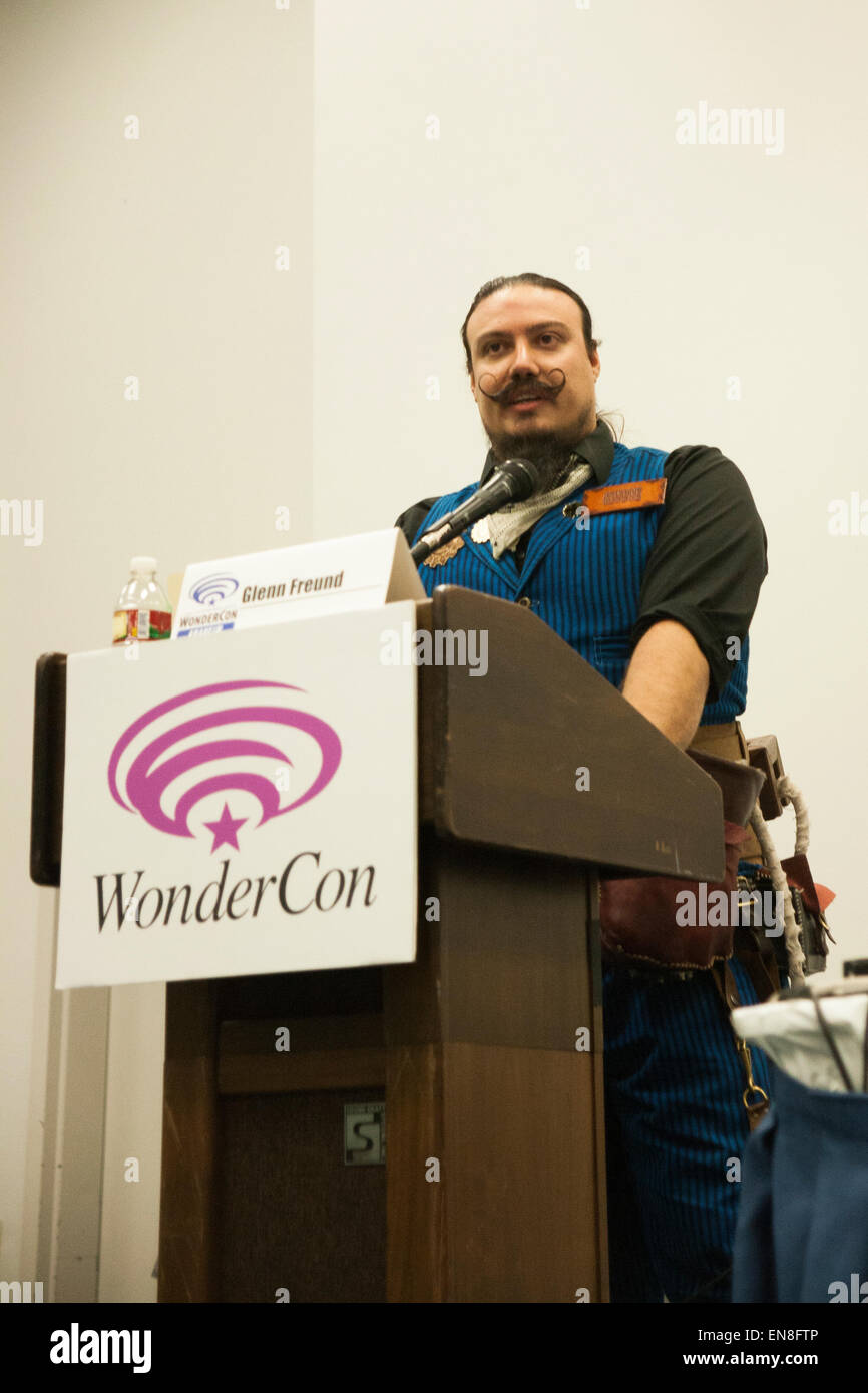 Campionato di vapore stati Glenn Freund conduce il pannello steampunk circa le differenze di genere al pannello Steampunk al WonderCon. Foto Stock