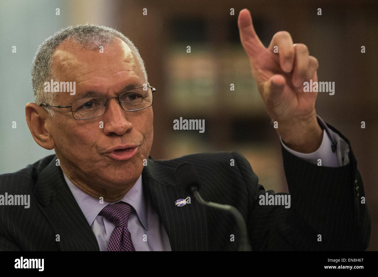 L'amministratore della NASA Charles Bolden ha testimoniato davanti alla sottocommissione del Senato su spazio, scienza e competitività per discutere il bilancio dell'anno fiscale 2016 per la NASA e le future missioni spaziali. Foto Stock