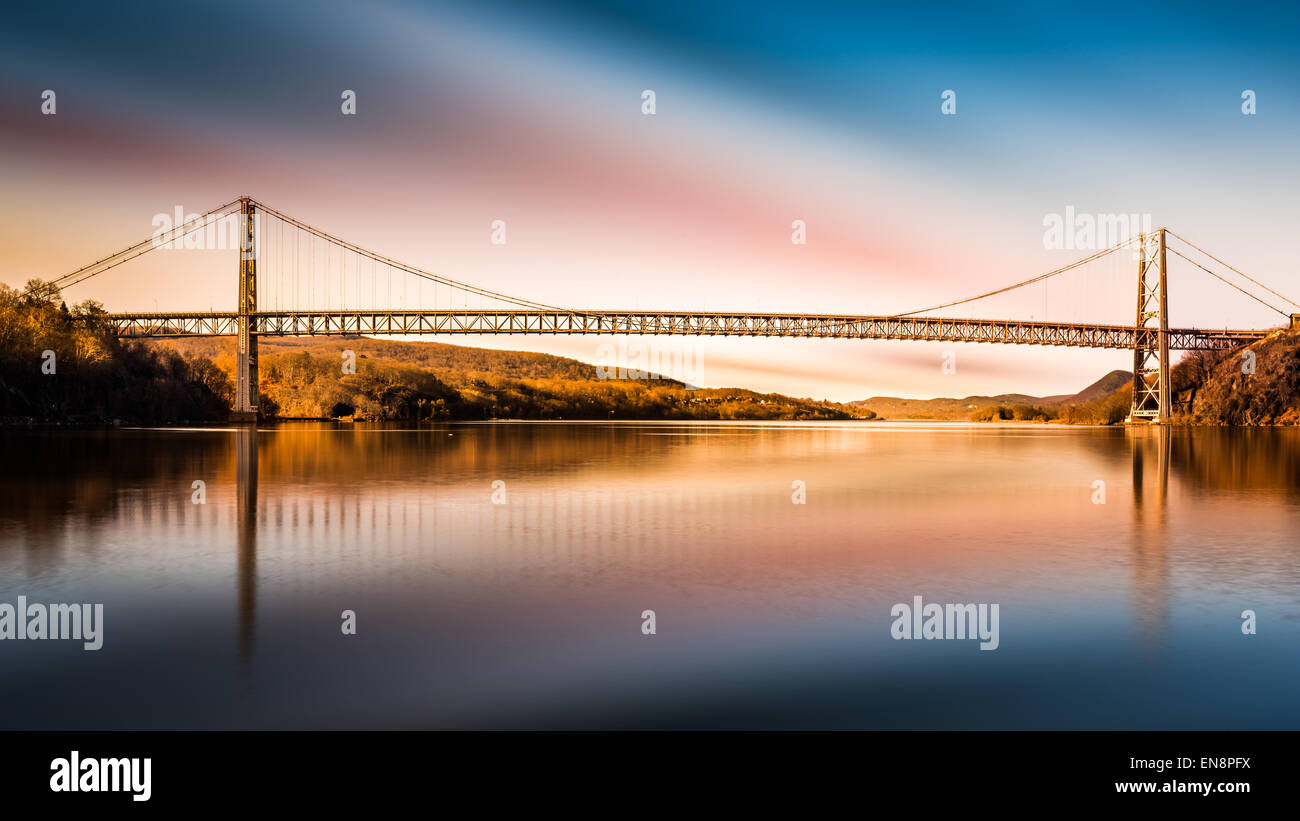 Bear Mountain Bridge al tramonto. Foto Stock