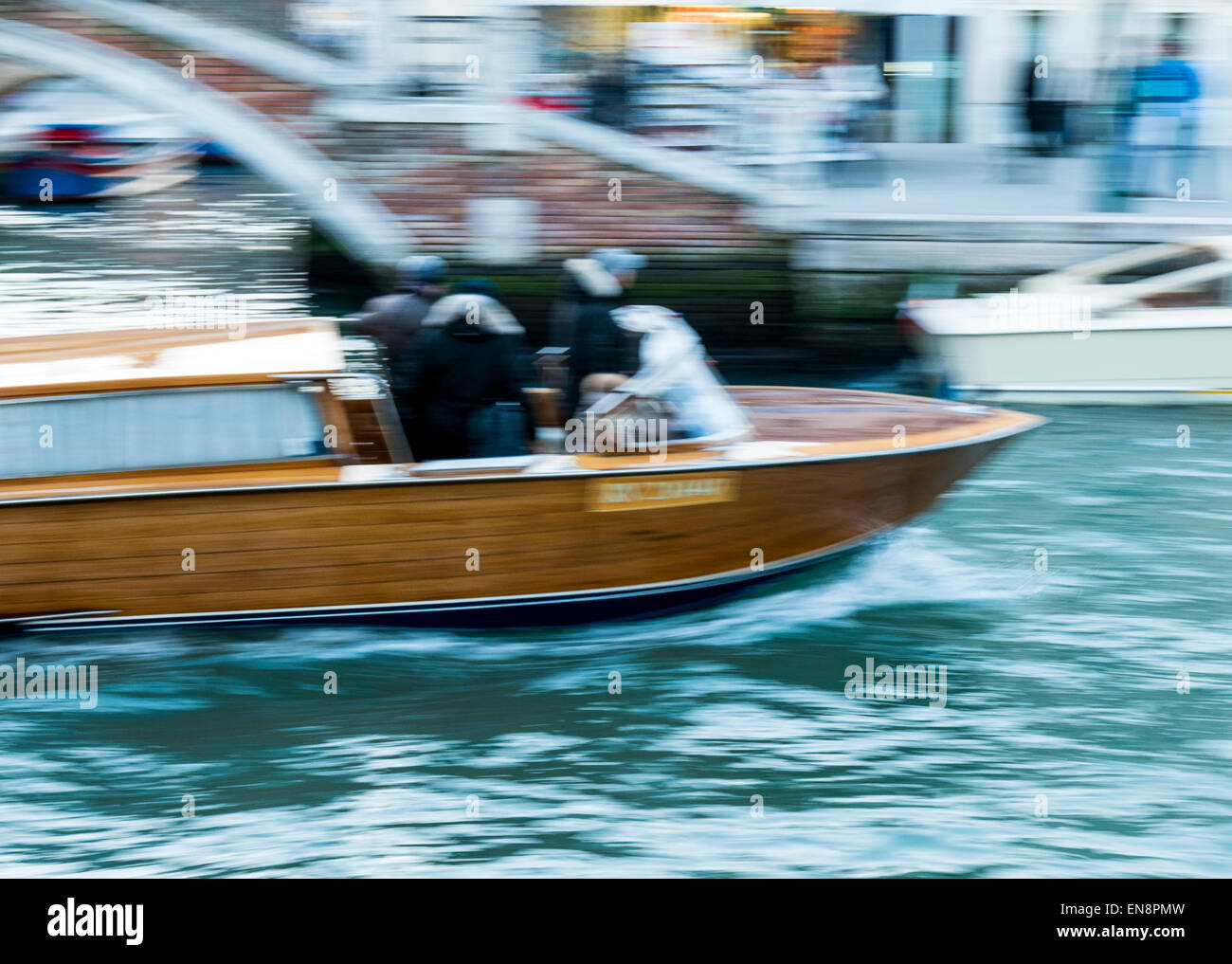 Motion Blur fotografia della barca in Canal, Venezia, Italia, la città dei canali Foto Stock