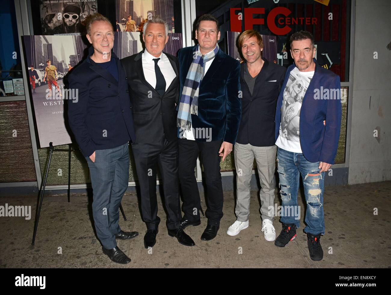 New York, NY, STATI UNITI D'AMERICA. 29 apr, 2015. Gary Kemp Martin Kemp, Tony Hadley, Steve Norman, John Keeble presso gli arrivi per anima i ragazzi di tutto il mondo occidentale Premiere, IFC Center Theatre di New York, NY, 29 aprile 2015. Credito: Derek Storm/Everett raccolta/Alamy Live News Foto Stock