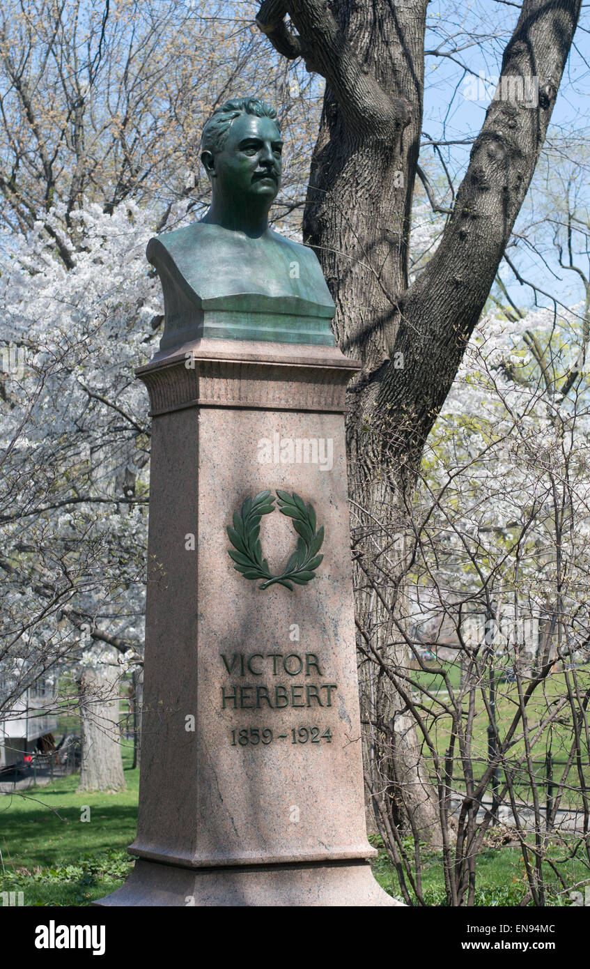 Ritratto in bronzo busto del musicista Victor Herbert dallo scultore Edmund Thomas Quinn a Central Park, New York, Stati Uniti d'America Foto Stock