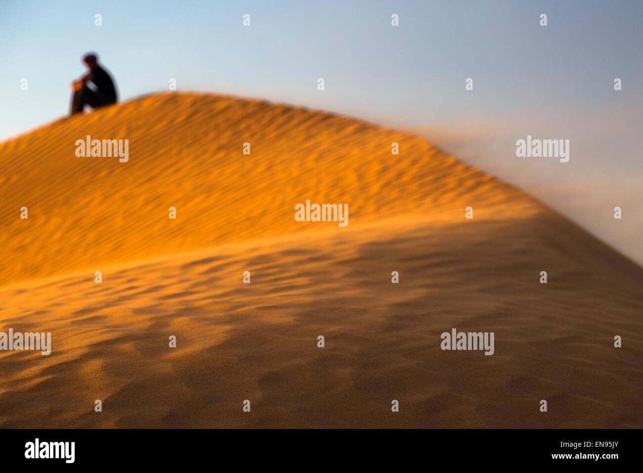 Le dune di sabbia. Lihoudi dune. Deserto del Sahara. Il Marocco. Foto Stock