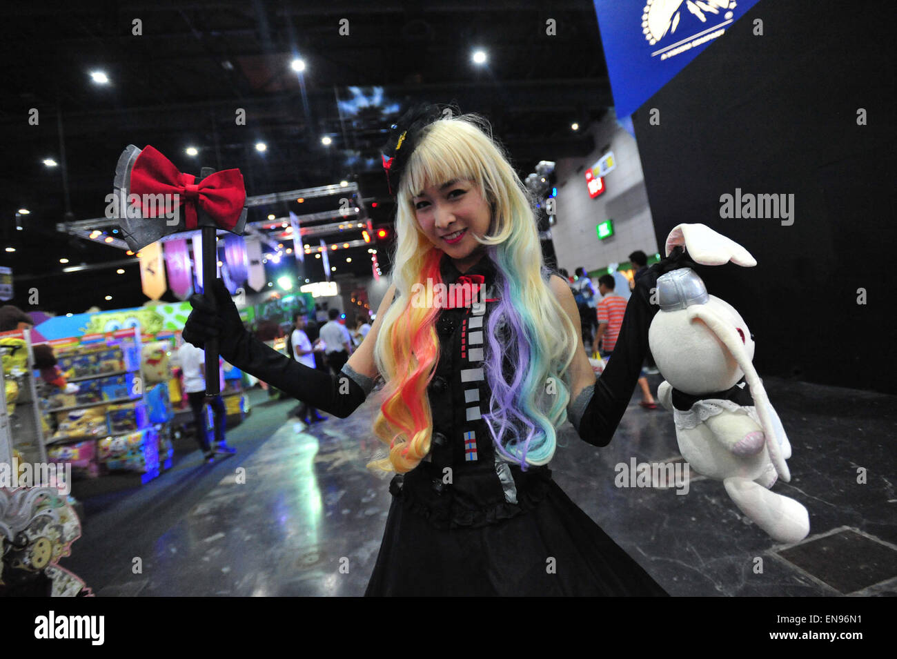 Bangkok, Tailandia. 30 apr, 2015. Un modello in posa per una foto durante il fumetto di Bangkok e con anime Festival asia thailandia 2015 a Bangkok, Thailandia, 30 aprile 2015. Credito: Rachen Sageamsak/Xinhua/Alamy Live News Foto Stock