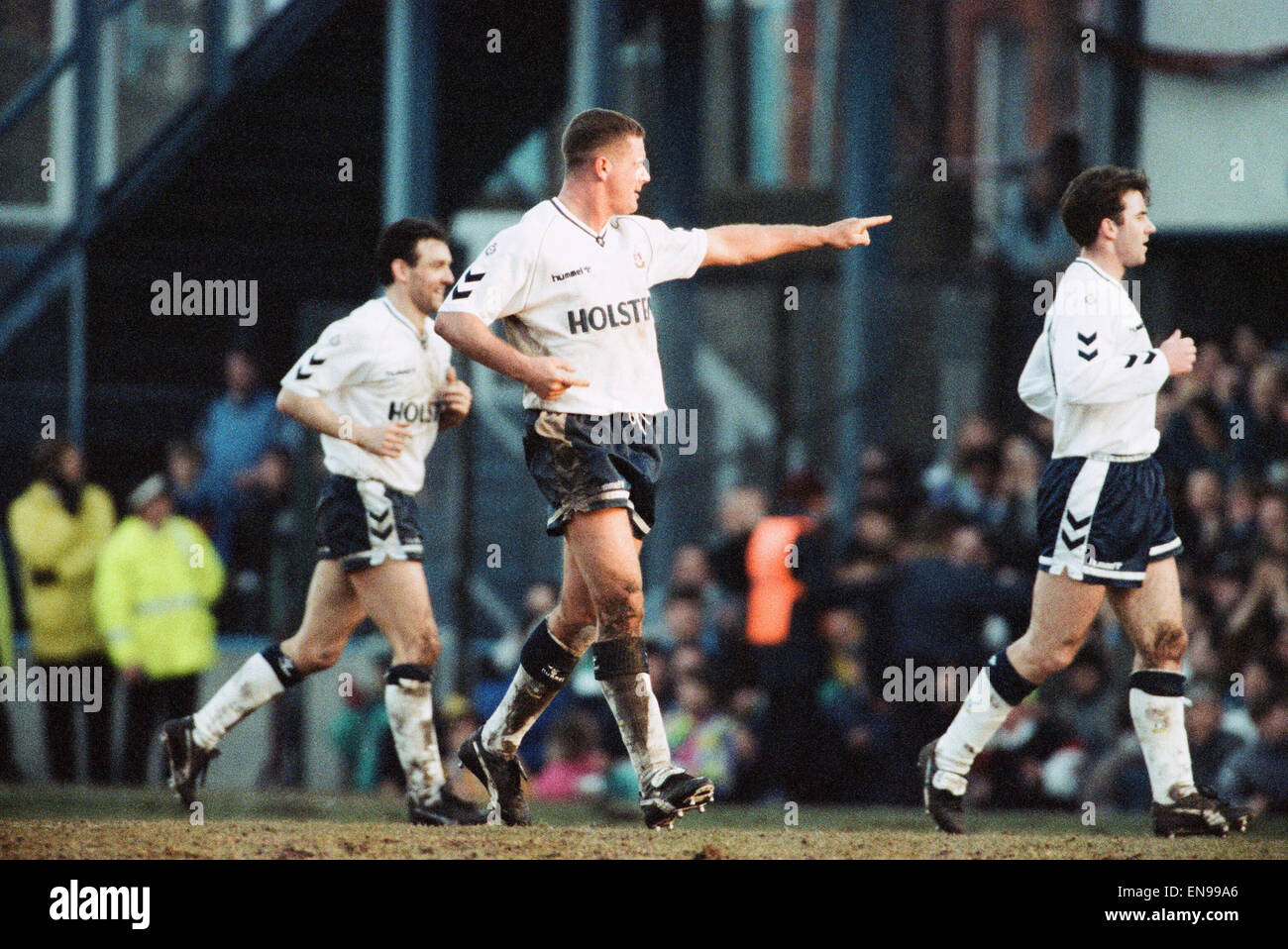 FA Cup quinto round corrispondono a Fratton Park. Portsmouth 1 v Tottenham Hostpur 2. Paul Gascoigne di speroni celebra un obiettivo. Il 16 febbraio 1991. Foto Stock
