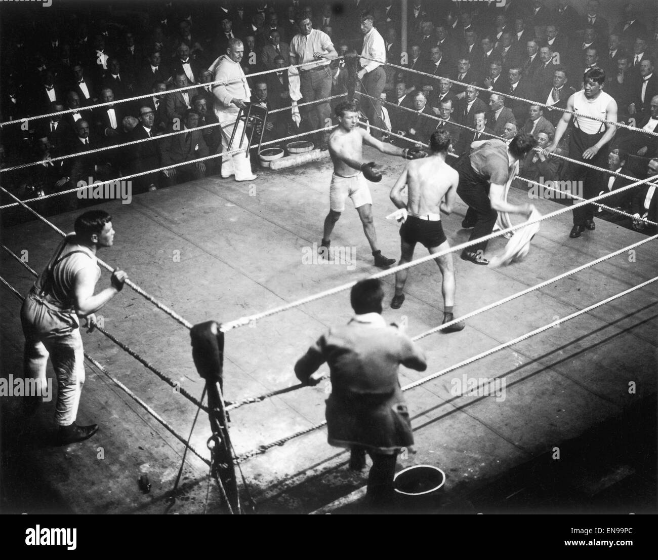 Incontro di pugilato Jim Driscoll v. Charles Ledoux. National Sporting Club, Covent Garden, Londra, Regno Unito. Xx Ottobre 1919. Foto Stock