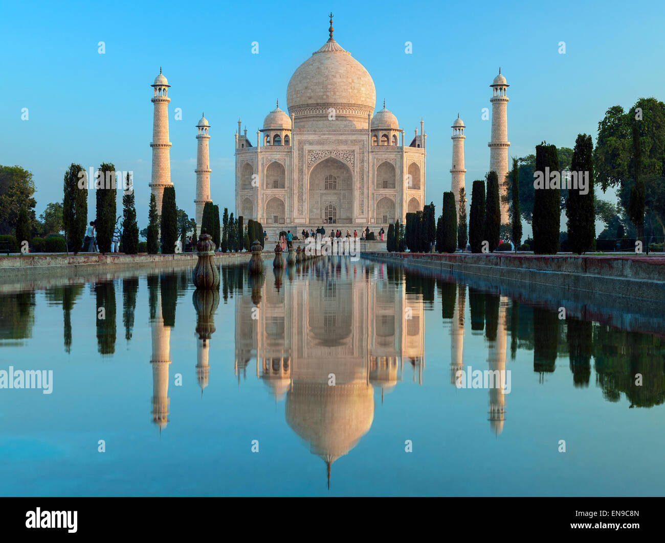 Il Taj Mahal all'alba - un mausoleo di Agra in India del nord Foto Stock