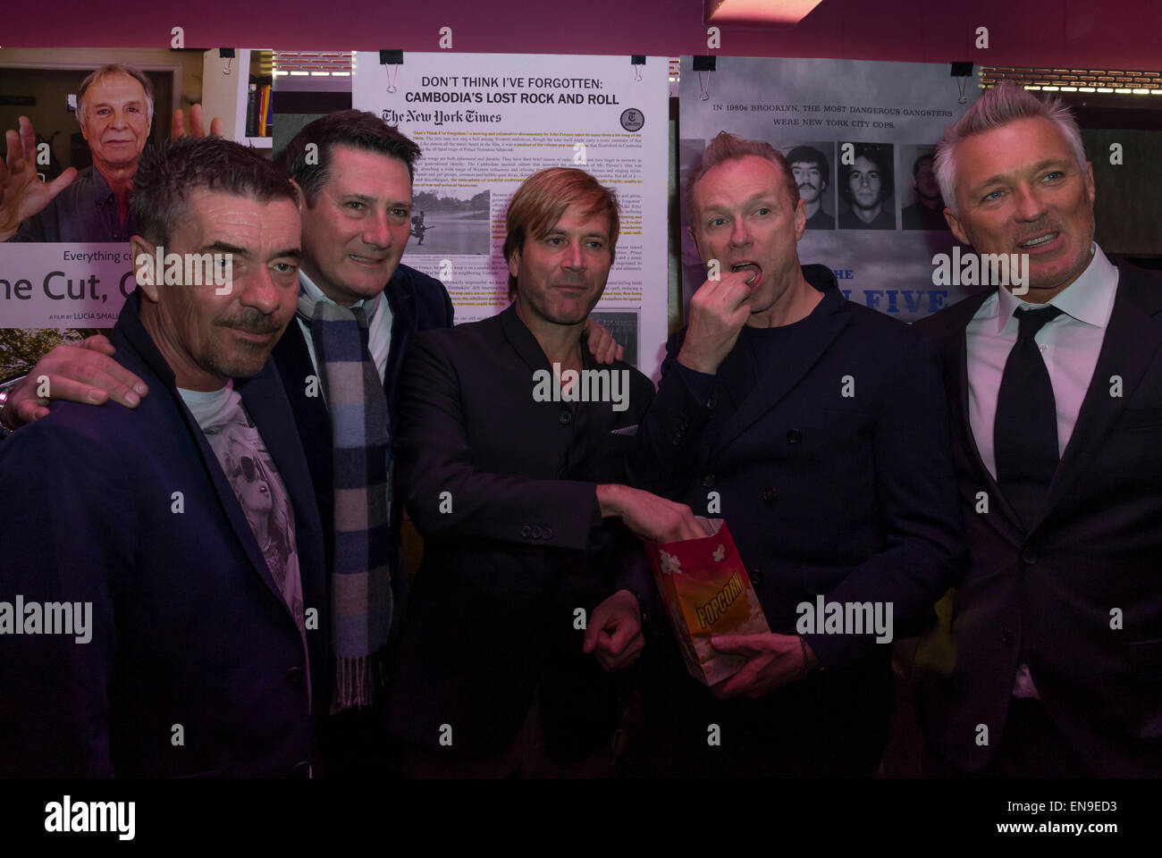 New York, NY - Aprile 29, 2015: Spandau Ballet band: John Keeble, Tony Hadley, Steve Norman, Gary Kemp Martin Kemp frequentare lo screening di anima i ragazzi di tutto il mondo occidentale a film indipendente Center di Manhattan Foto Stock
