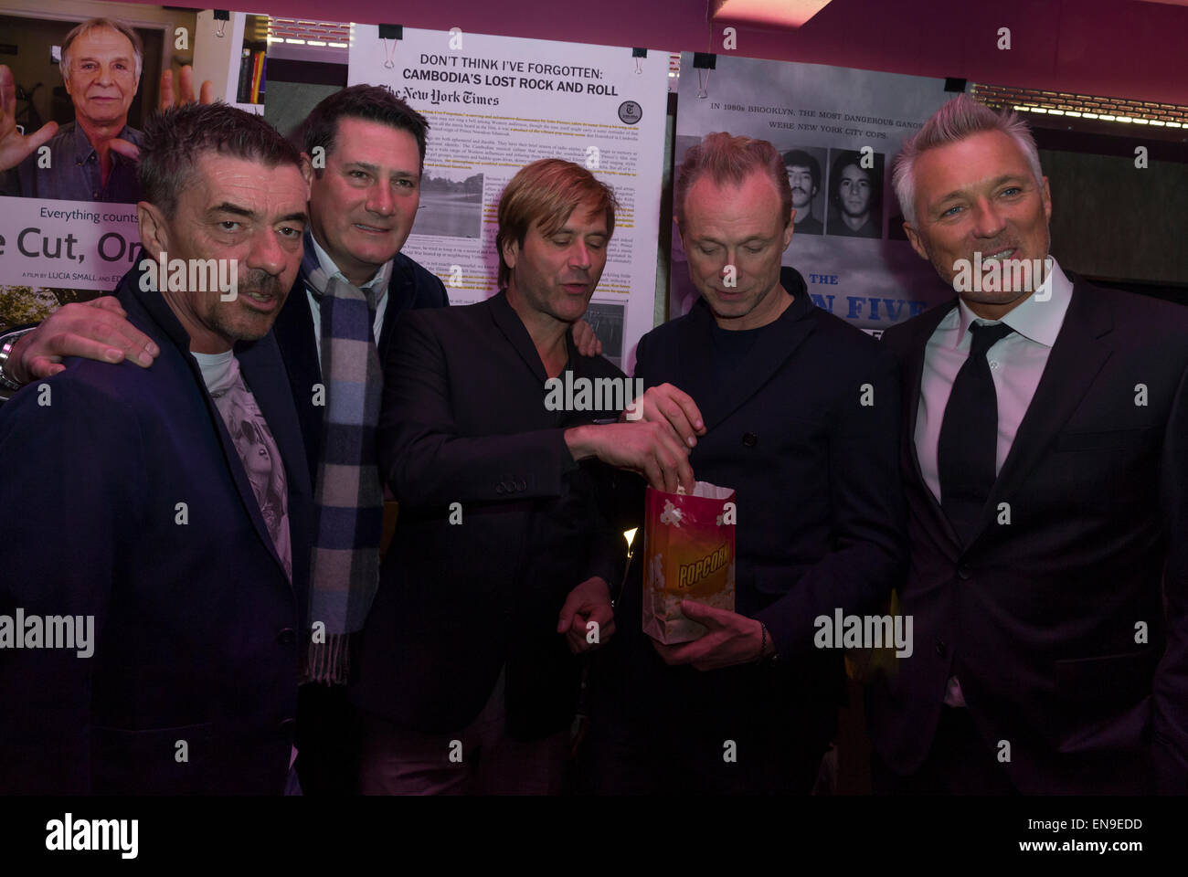 New York, NY - Aprile 29, 2015: Spandau Ballet band: John Keeble, Tony Hadley, Steve Norman, Gary Kemp Martin Kemp frequentare lo screening di anima i ragazzi di tutto il mondo occidentale a film indipendente Center di Manhattan Foto Stock