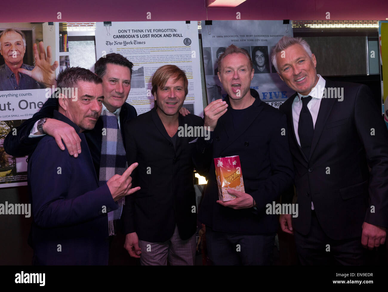 New York, NY - Aprile 29, 2015: Spandau Ballet band: John Keeble, Tony Hadley, Steve Norman, Gary Kemp Martin Kemp frequentare lo screening di anima i ragazzi di tutto il mondo occidentale a film indipendente Center di Manhattan Foto Stock