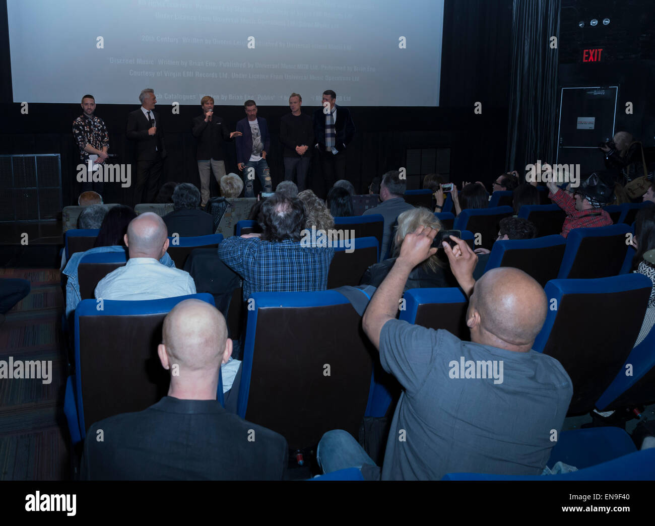 New York, NY - Aprile 29, 2015: Spandau Ballet band: Martin Kemp, Steve Norman, John Keeble, Gary Kemp, Tony Hadley frequentare lo screening di anima i ragazzi di tutto il mondo occidentale a film indipendente Center di Manhattan Foto Stock