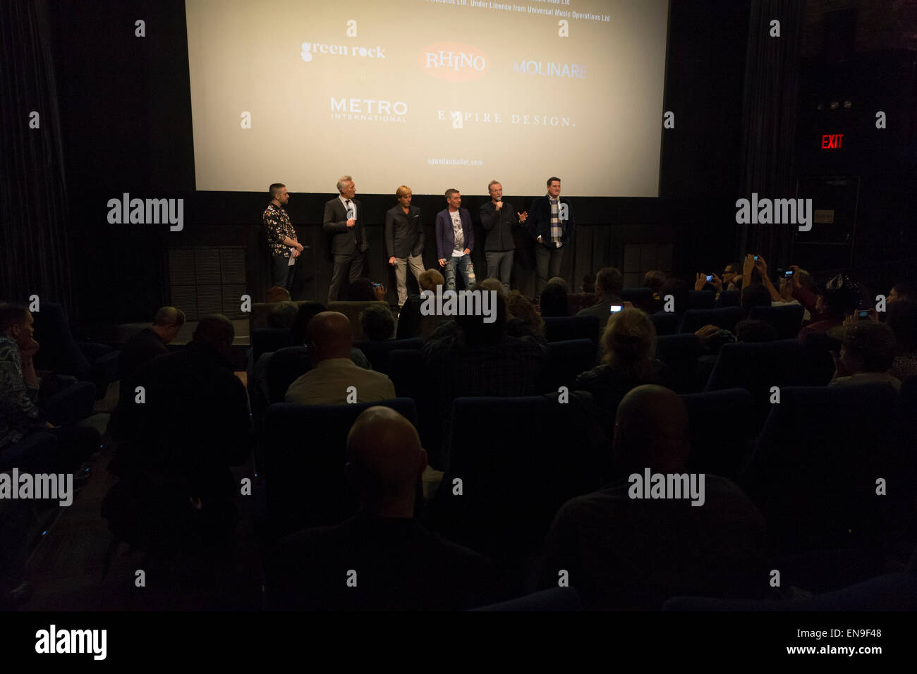 New York, NY - Aprile 29, 2015: Spandau Ballet band: Martin Kemp, Steve Norman, John Keeble, Gary Kemp, Tony Hadley frequentare lo screening di anima i ragazzi di tutto il mondo occidentale a film indipendente Center di Manhattan Foto Stock